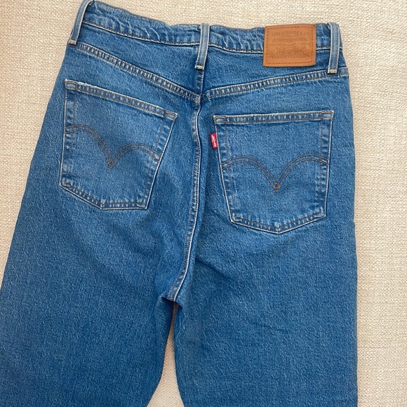 Levi’s Ribcage Straight Ankle Jeans - Picture 6 of 7